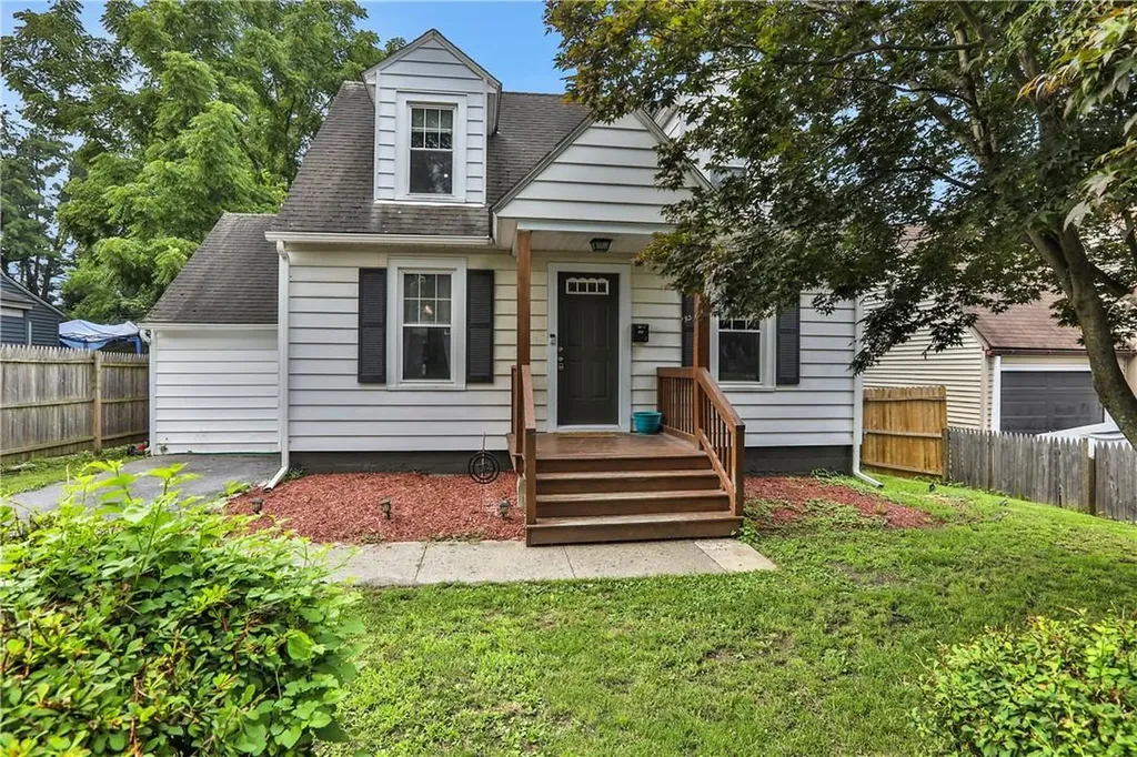 32 Lindbergh Place Poughkeepsie NY 12603