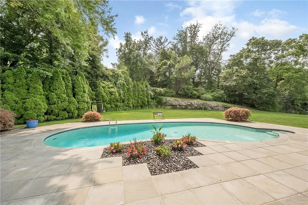 362 Woodlands Road Harrison NY 10528
