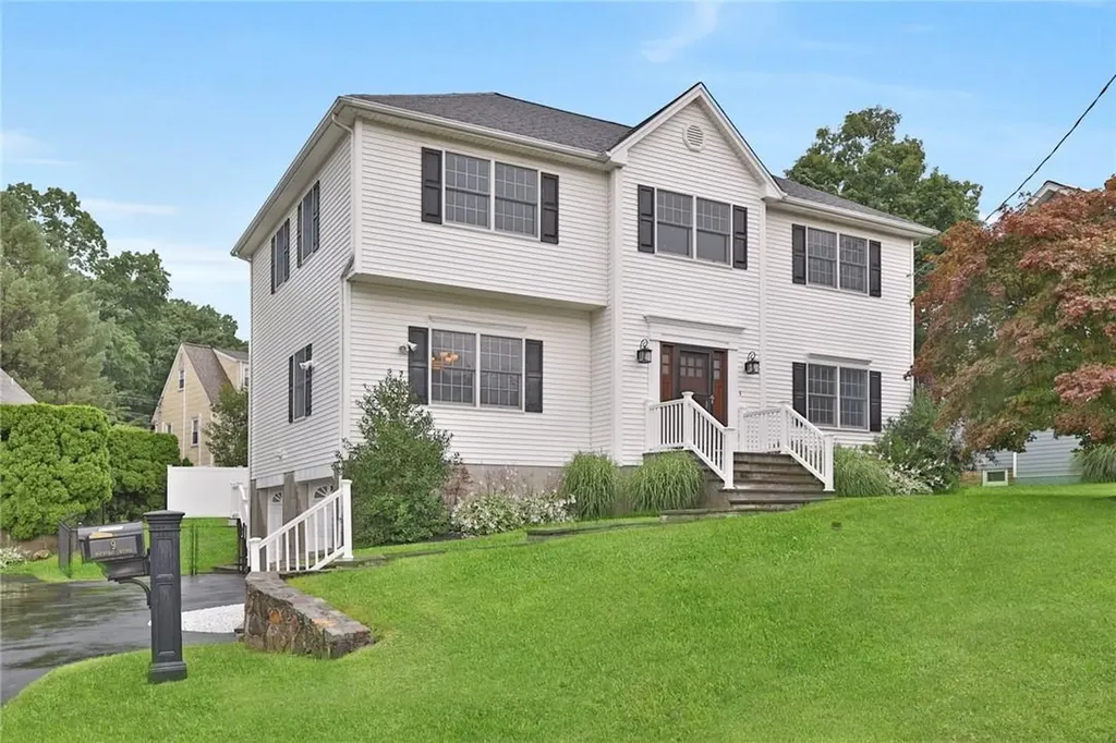 9 Hayhurst Avenue Valhalla NY 10595