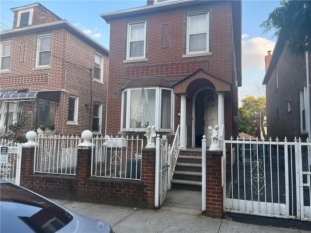 2246 Chatterton Avenue Bronx NY 10472