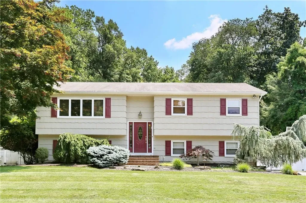 13 Annette Lane Airmont NY 10901