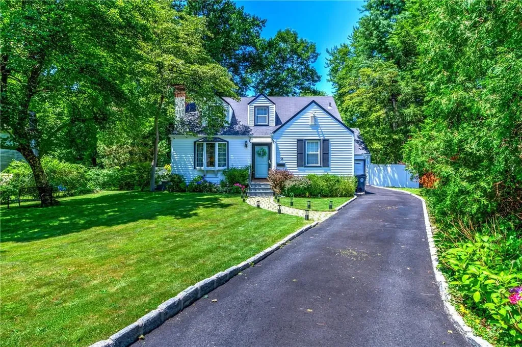 9 Woods End Lane Hartsdale NY 10530