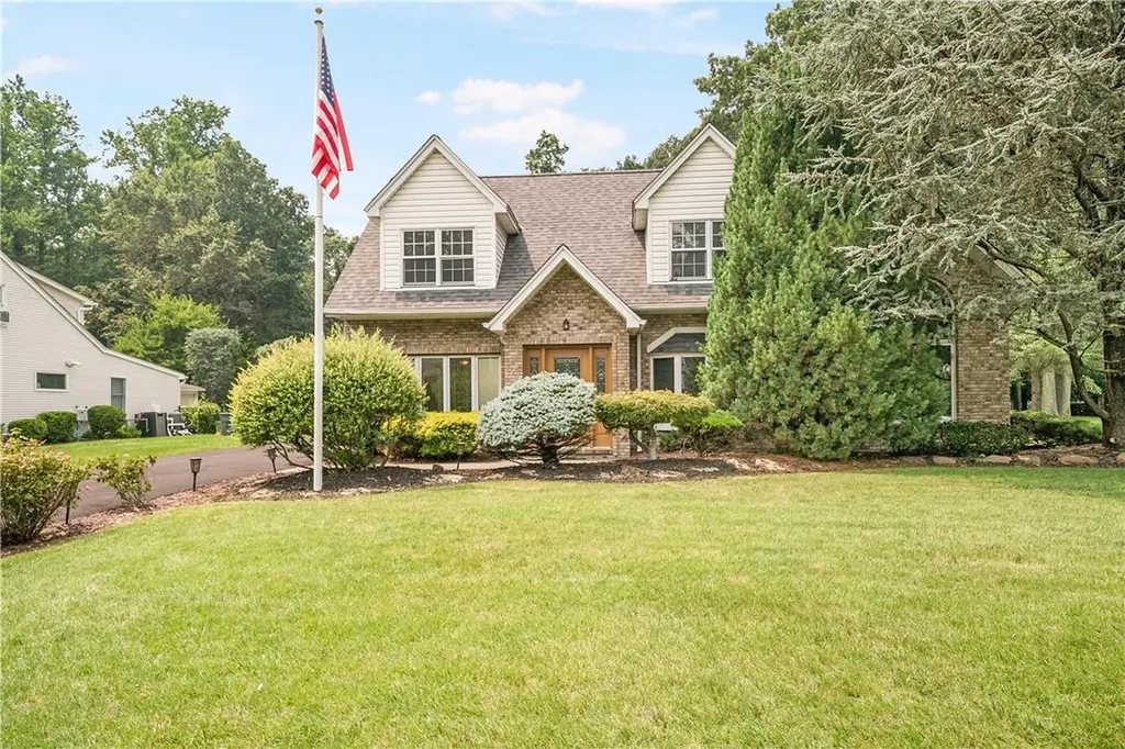 33 Rowan Road Pearl River NY 10965