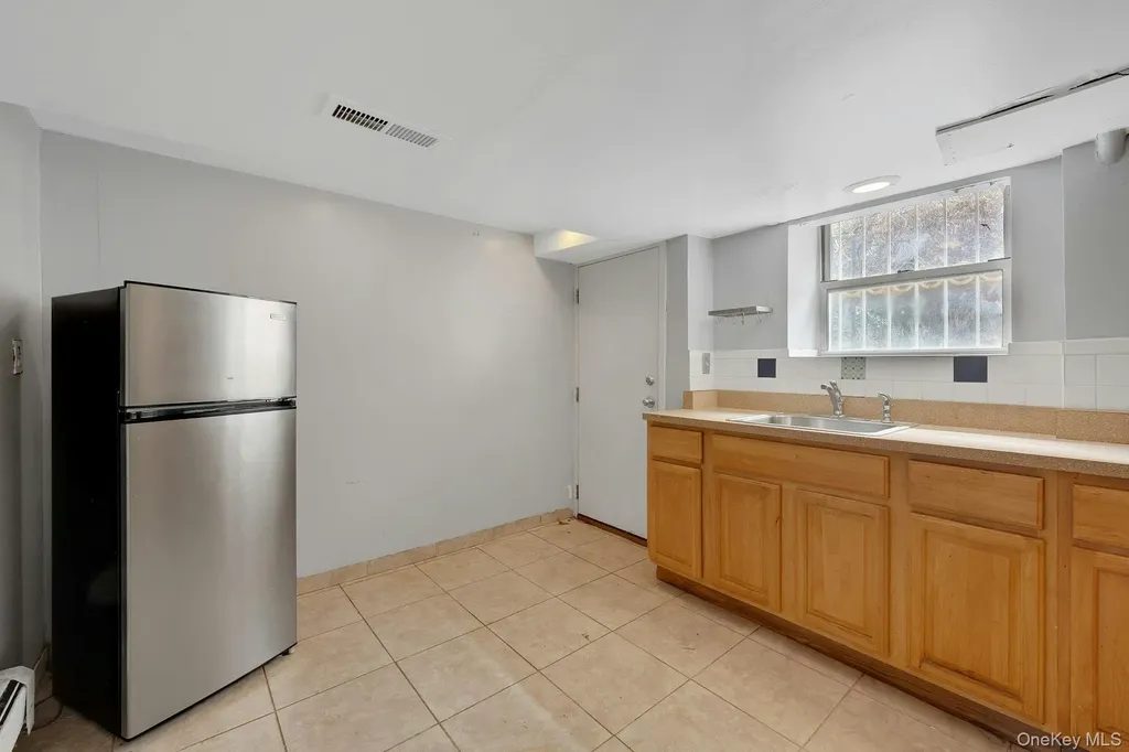 2798 Pond Place Bronx NY 10458
