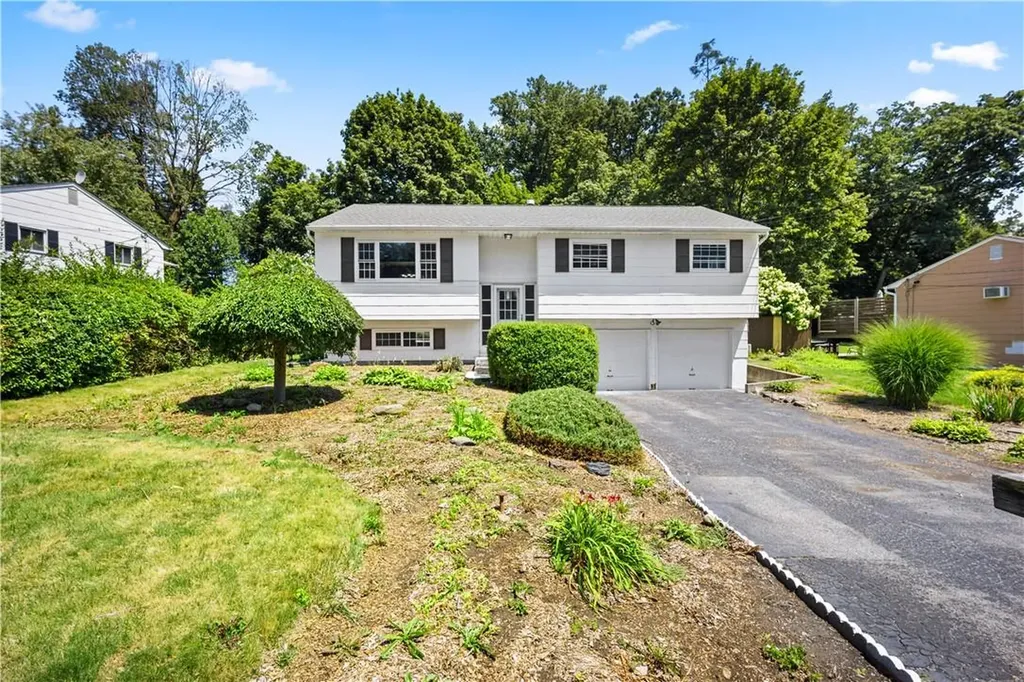 52 Robin Road Poughkeepsie NY 12601
