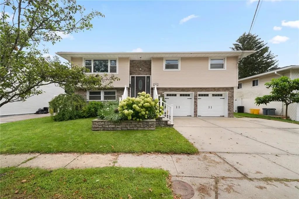 283 Manetto Hill Road Plainview NY 11803
