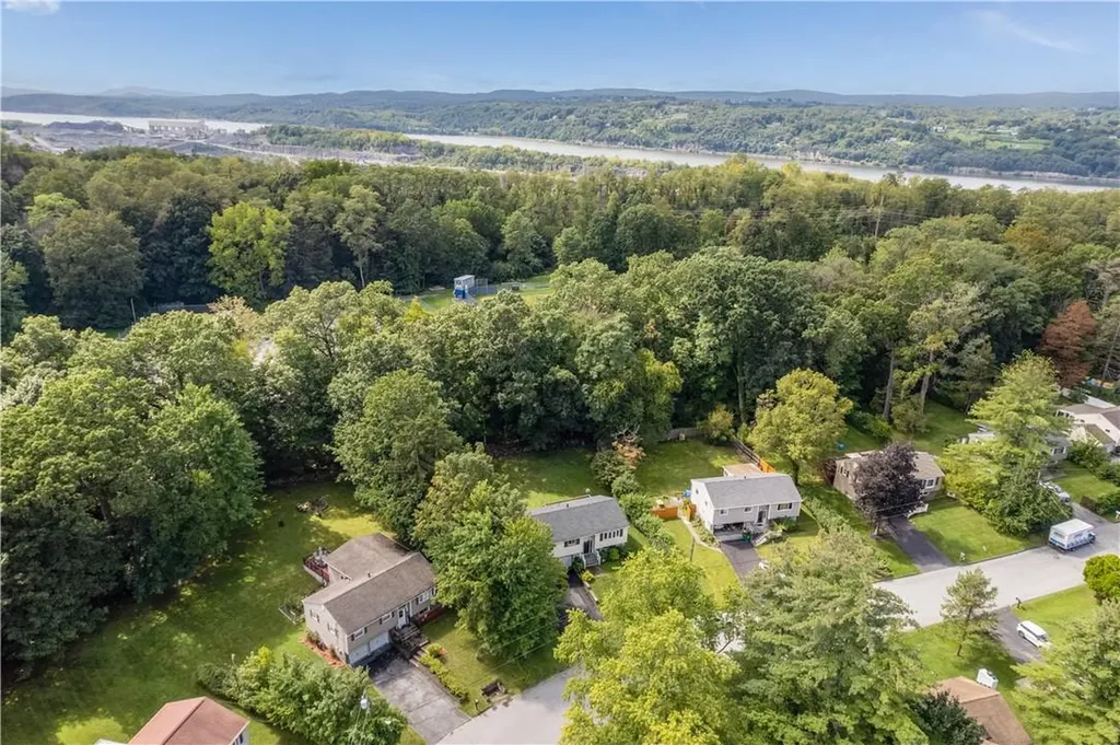 13 Darlene Drive Poughkeepsie NY 12601