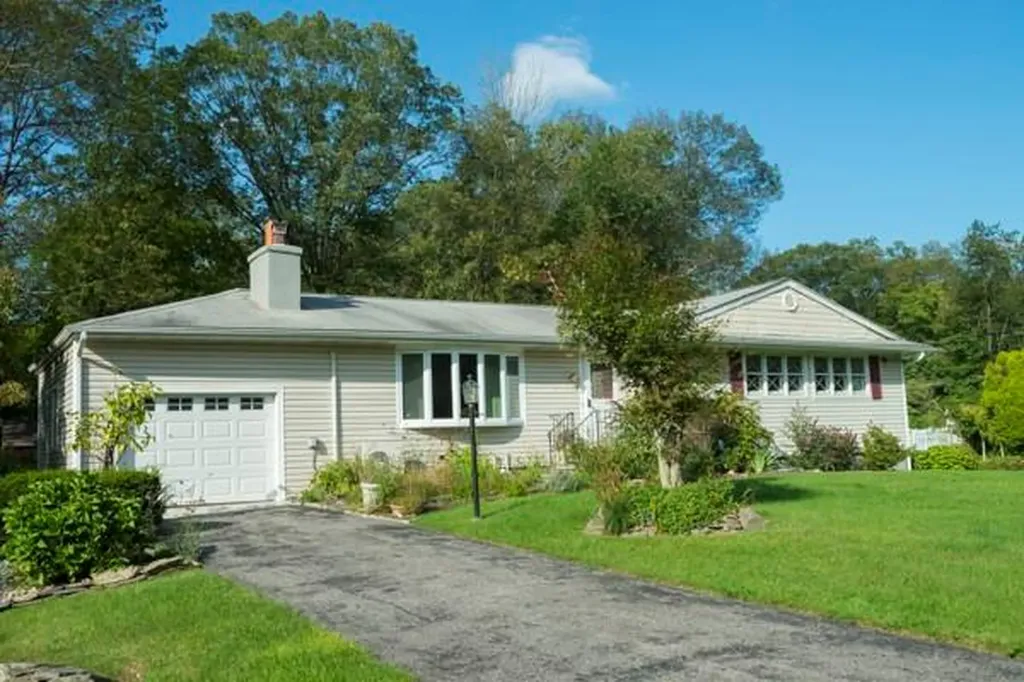 3 Spruce Road Hyde Park NY 12538