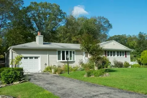 3 Spruce Road Hyde Park NY 12538