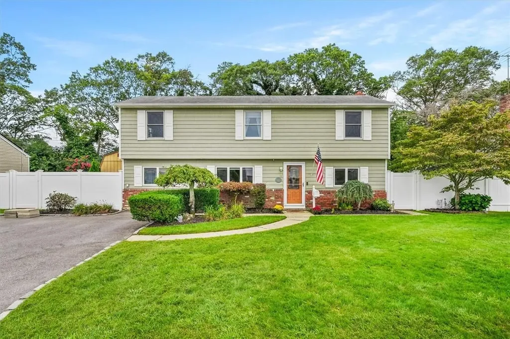 16 Richmond Street Islip NY 11751