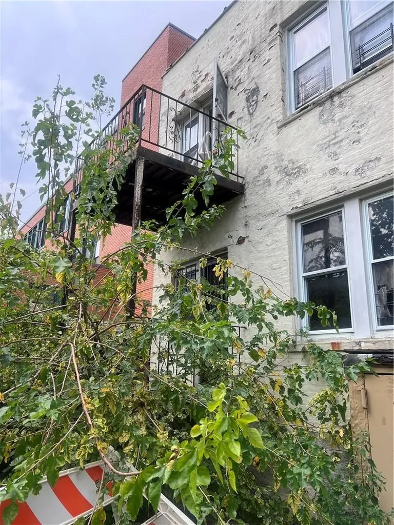859 E 225th Street Bronx NY 10466
