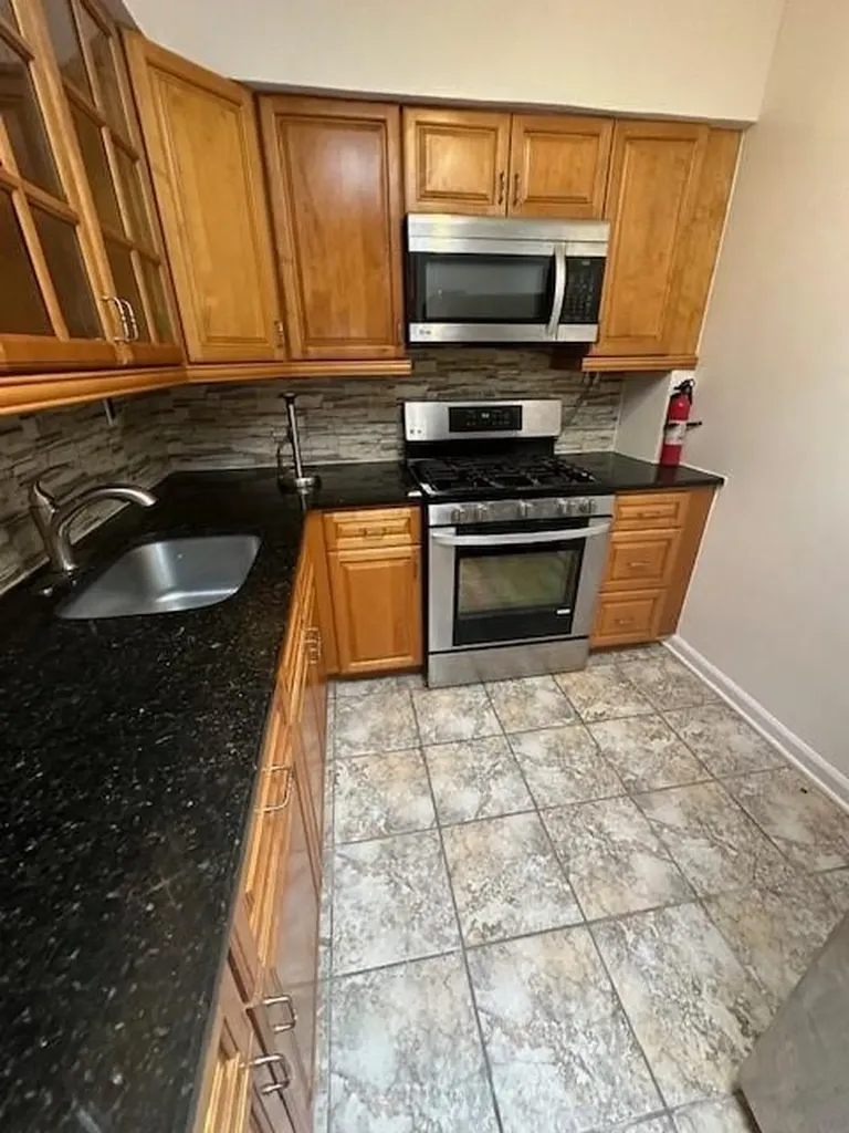 3924 De Reimer Avenue Bronx NY 10466