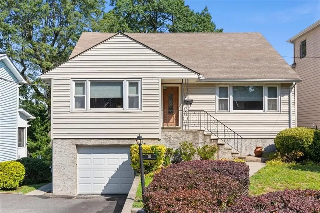 35 Tyndale Place Yonkers NY 10701