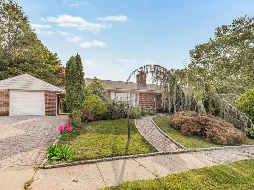 221 Dunwoodie Street Yonkers NY 10704