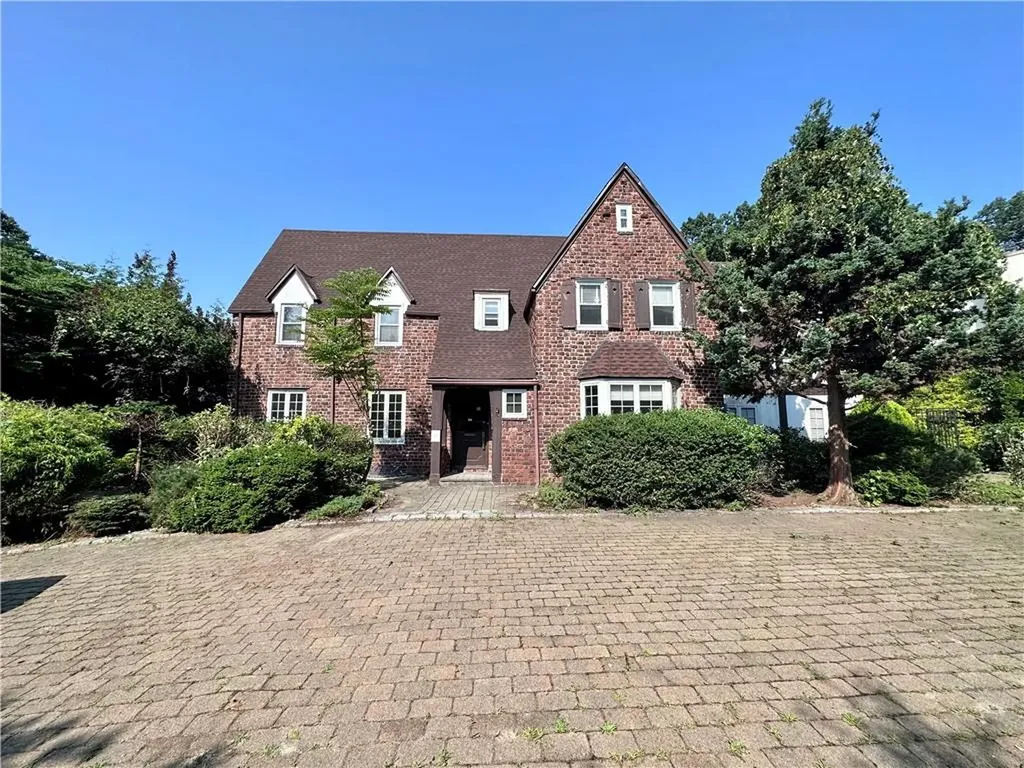 1333 Manor Circle Pelham NY 10803