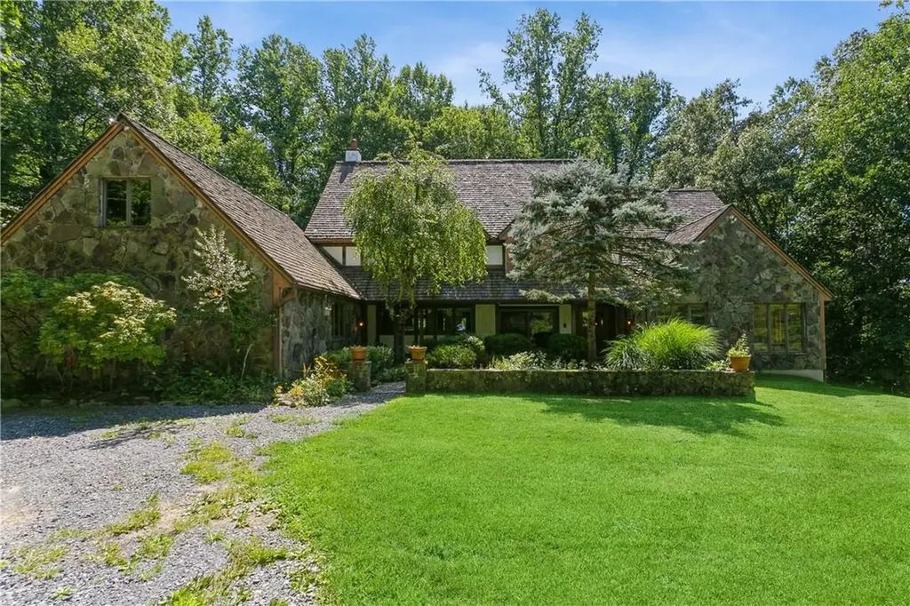61 Oak Hollow Garrison NY 10524