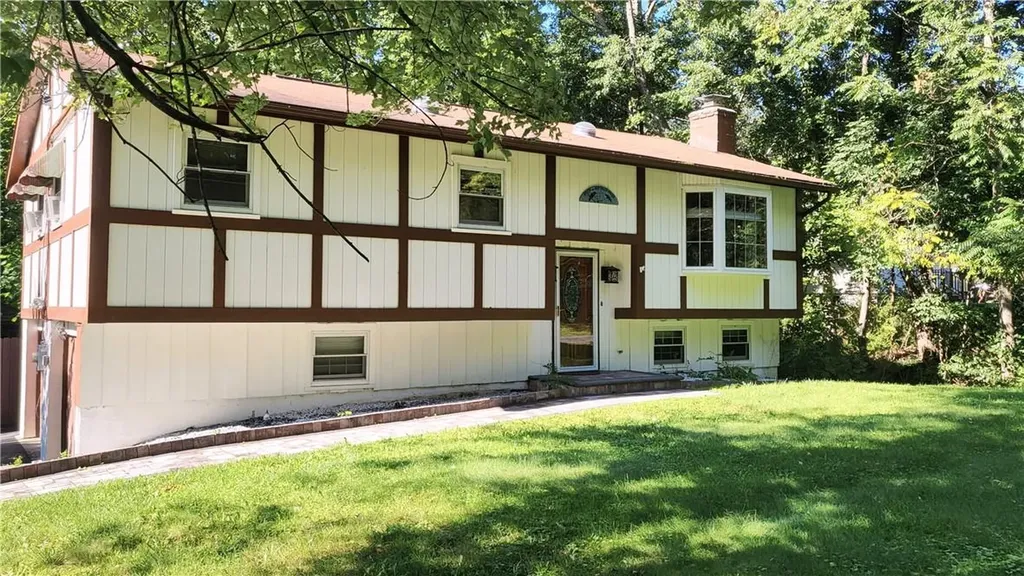 49 Roosevelt Road Hyde Park NY 12538