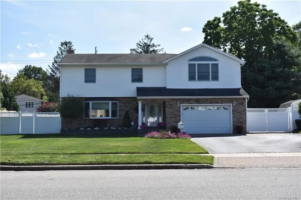 66 Pawnee Drive Commack NY 11725