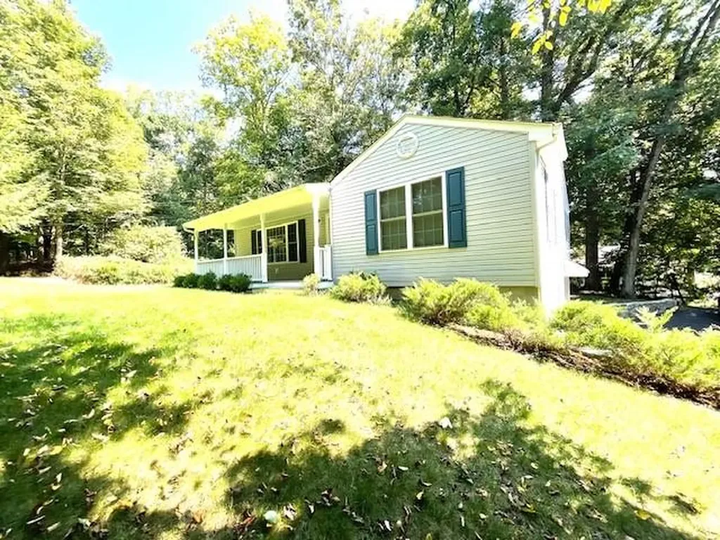 28 Wildwood Drive Poughkeepsie NY 12603
