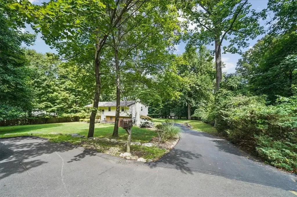 21 Mary Beth Drive Airmont NY 10901