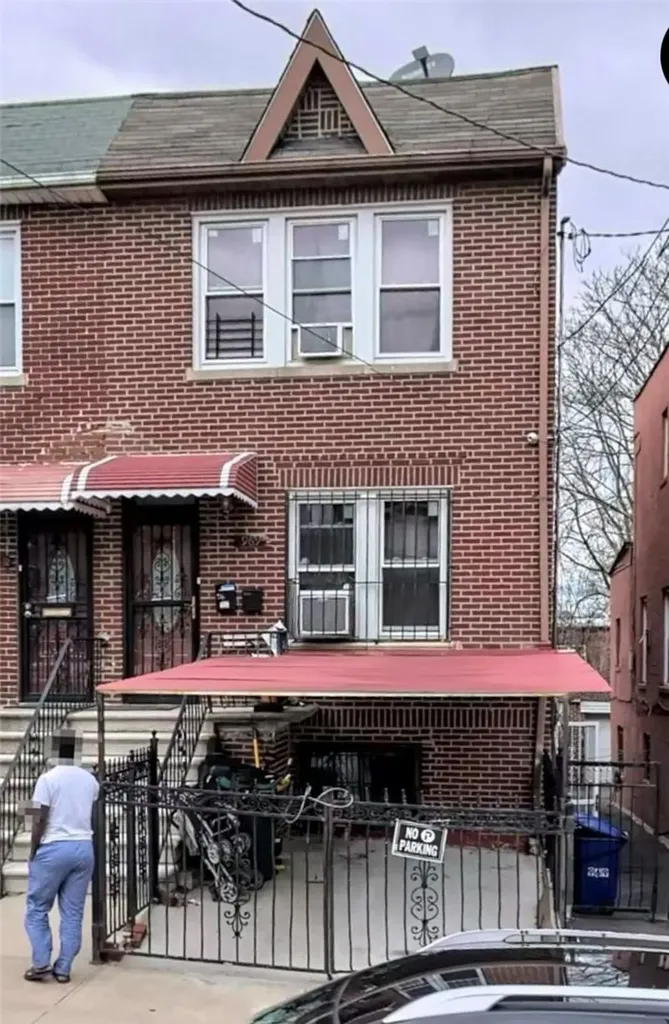 969 E 230th Street Bronx NY 10466