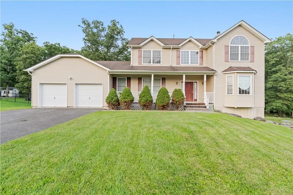 1047 Rolling Ridge New Windsor NY 12553