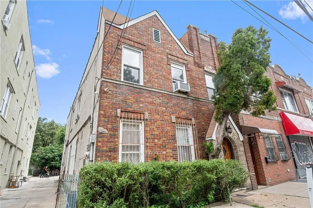 1851 Gleason Avenue Bronx NY 10472