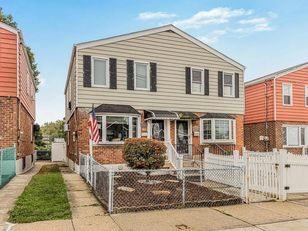2810 Philip Avenue Bronx NY 10465