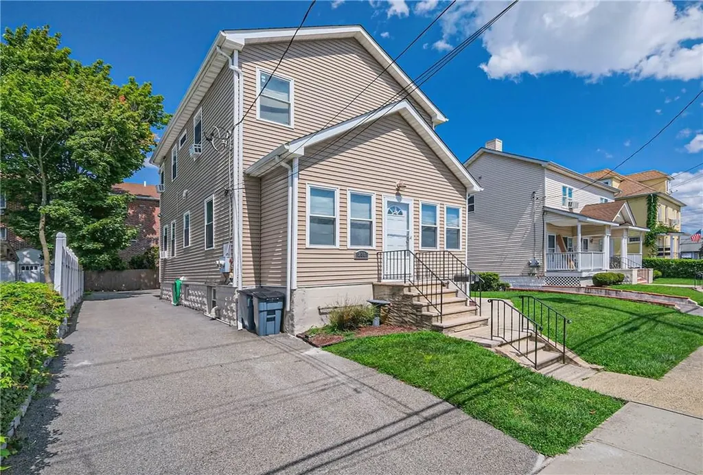 238 Hayward Street Yonkers NY 10704