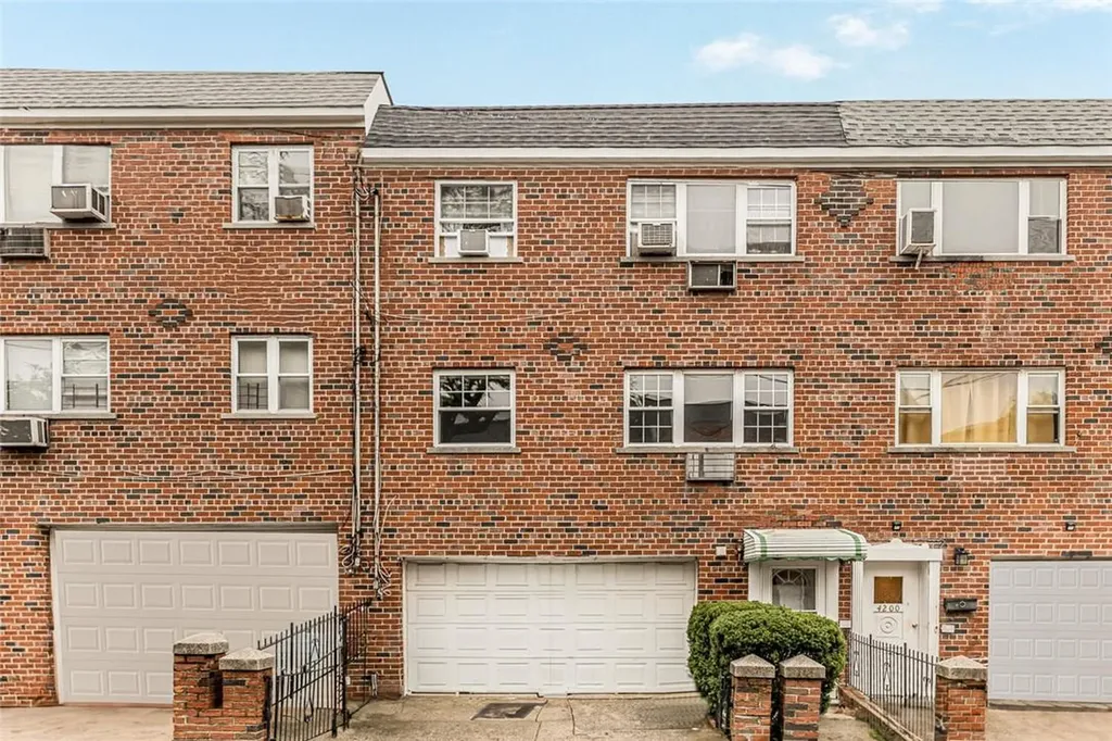 4202 Oneida Avenue Bronx NY 10470