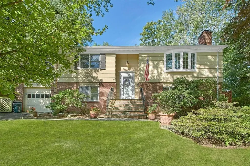29 Spencer Drive New Rochelle NY 10801
