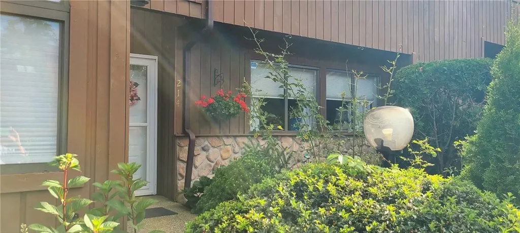 214 Falcon Court Poughkeepsie NY 12603