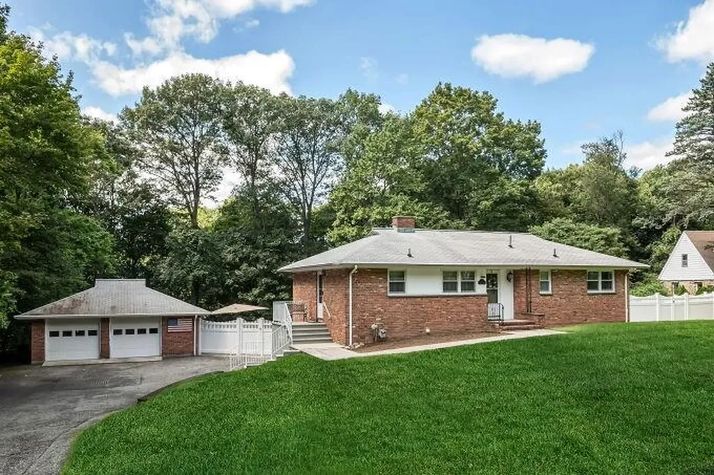 1 Augur Road Airmont NY 10901