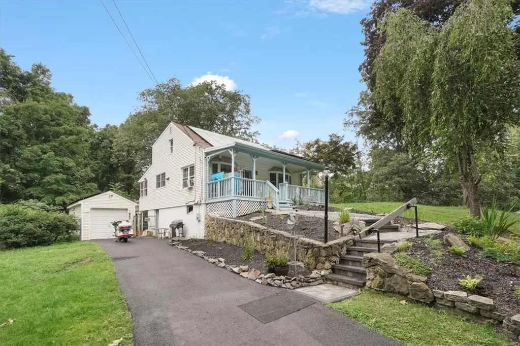 30 Cobey Terrace Poughkeepsie NY 12601