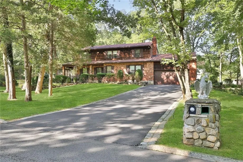 4 Belvedere Path Suffern NY 10901