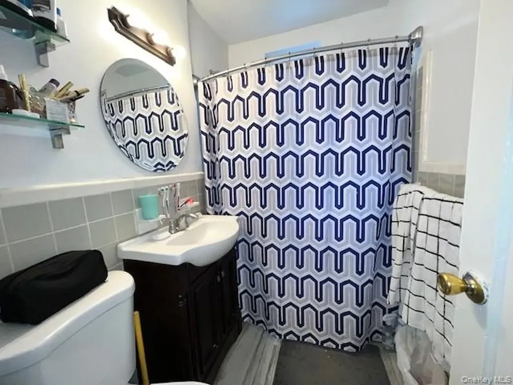 5621 Netherland Avenue Bronx NY 10471