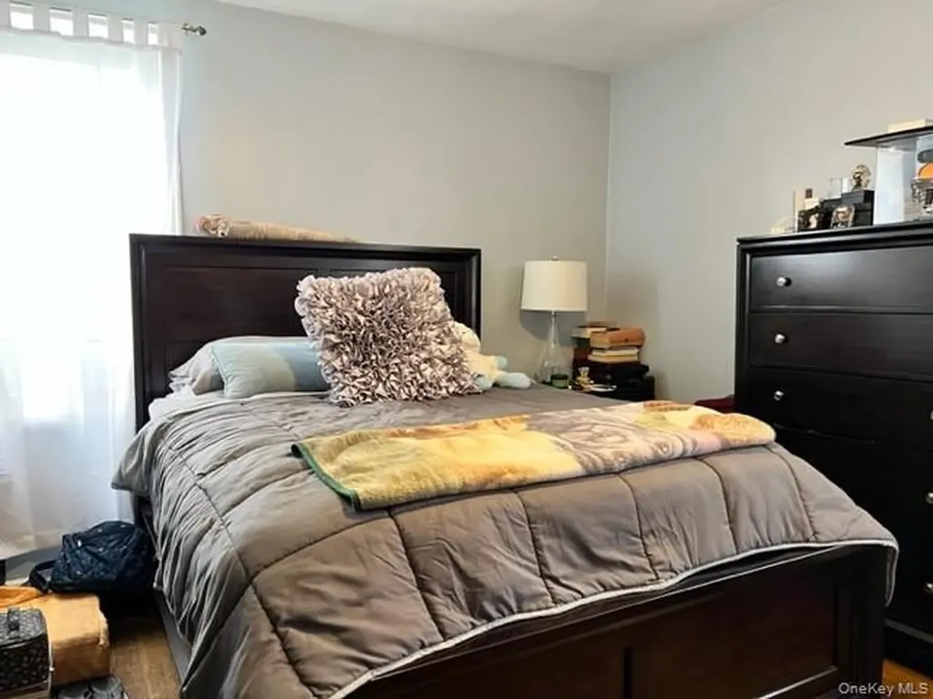 5621 Netherland Avenue Bronx NY 10471