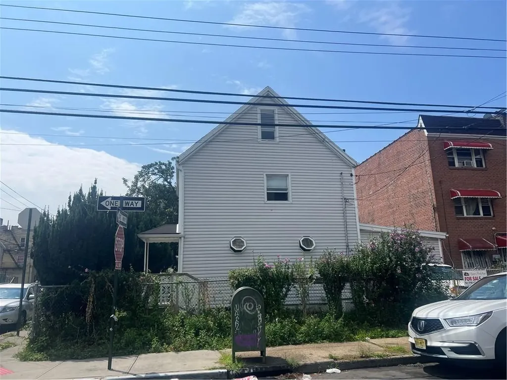 4023 Barnes Avenue Bronx NY 10466