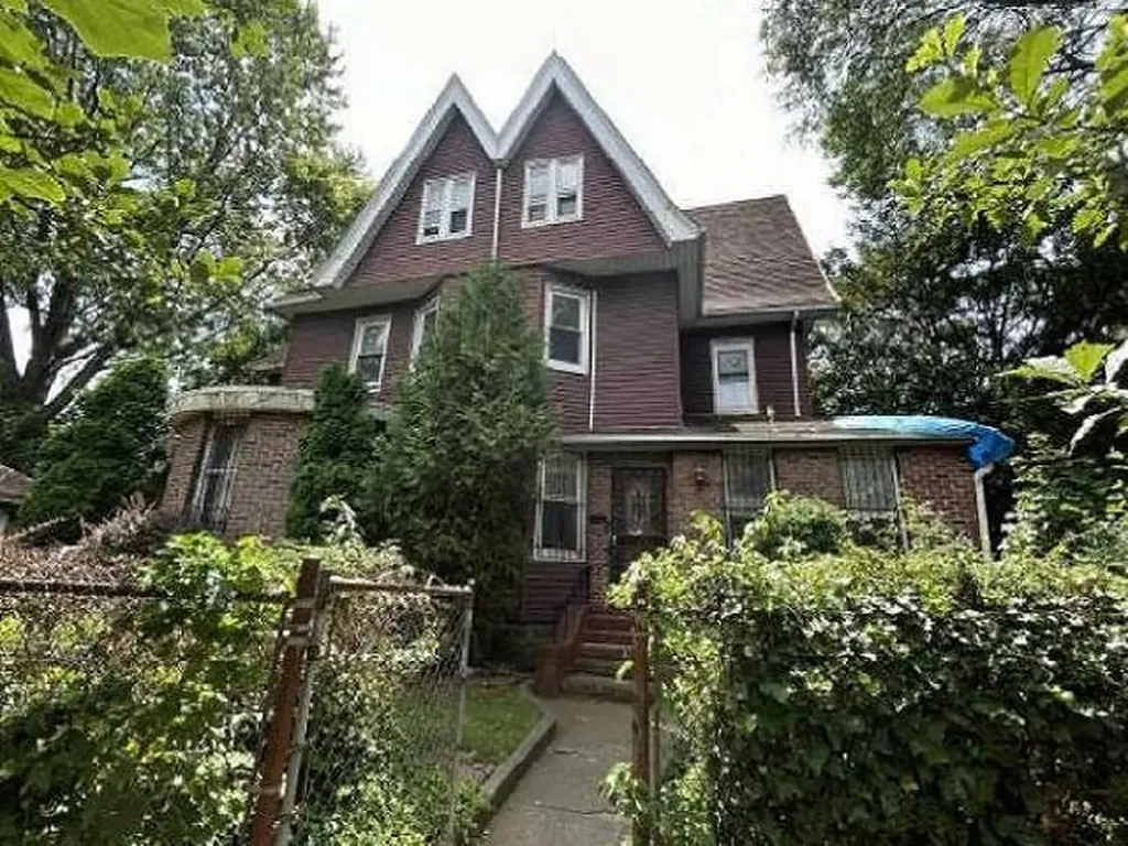697 E 21st Street Brooklyn NY 11210