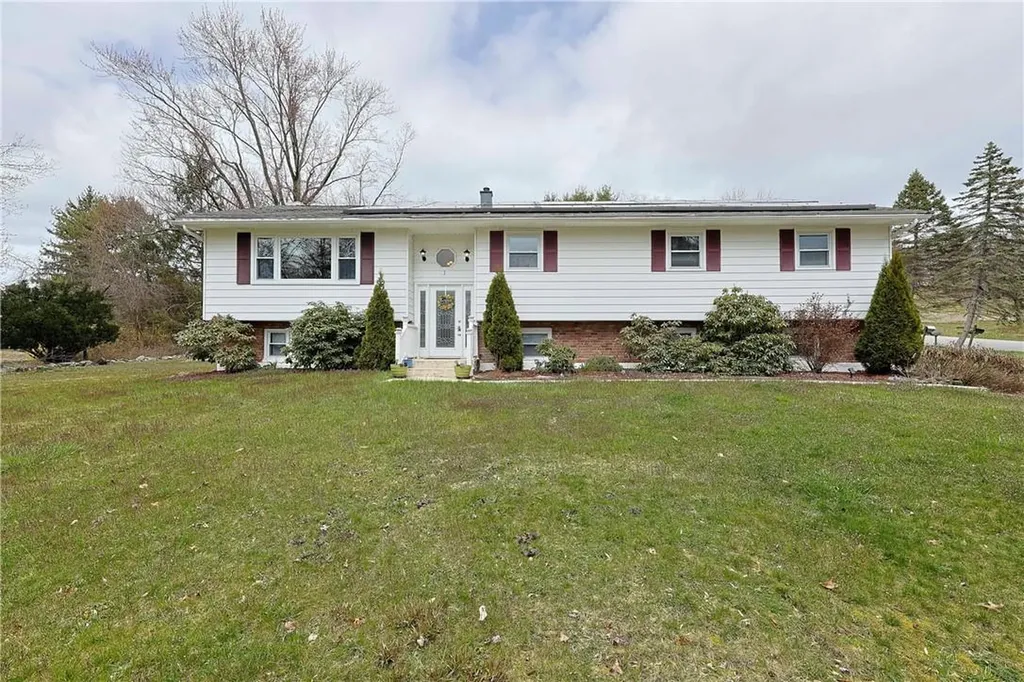 1 Woodland Circle Hyde Park NY 12538