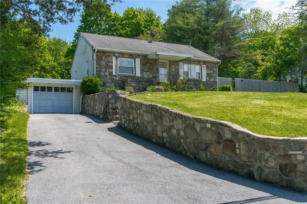 19 Robert Road Poughkeepsie NY 12603
