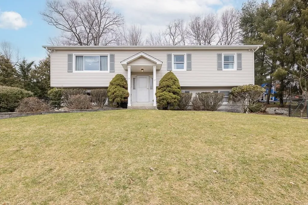 17 Stonecrest Drive Thiells NY 10984