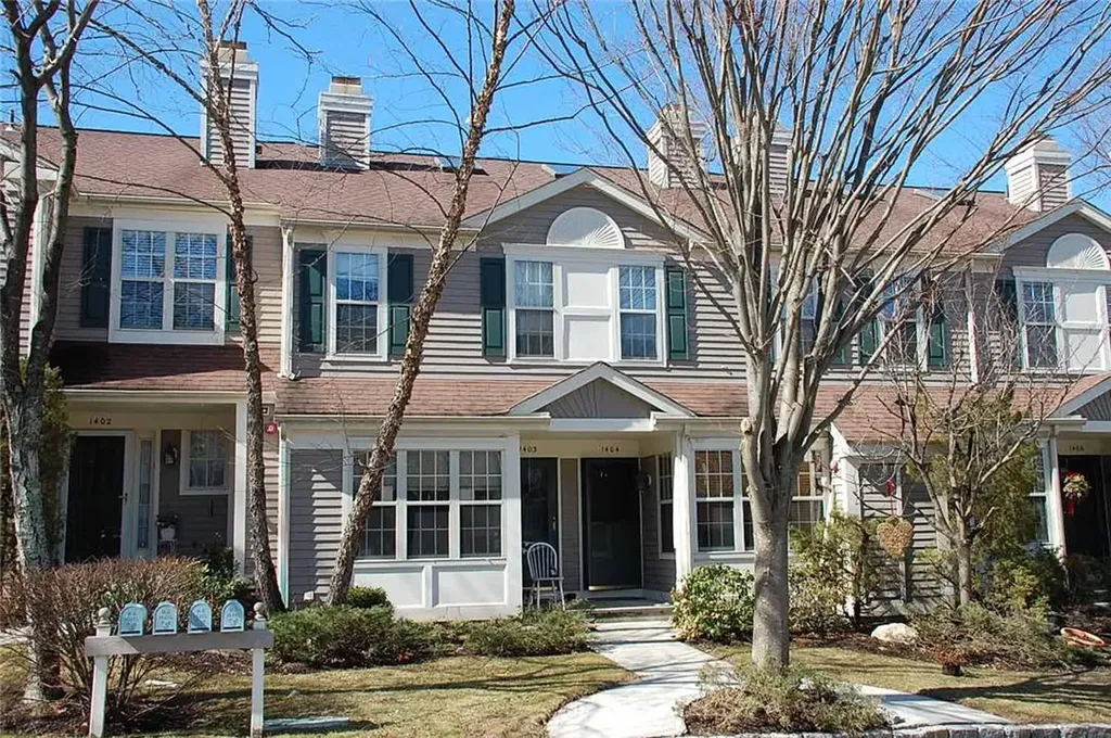 1404 Pondcrest Lane White Plains NY 10607