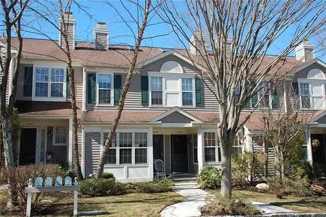 1404 Pondcrest Lane White Plains NY 10607