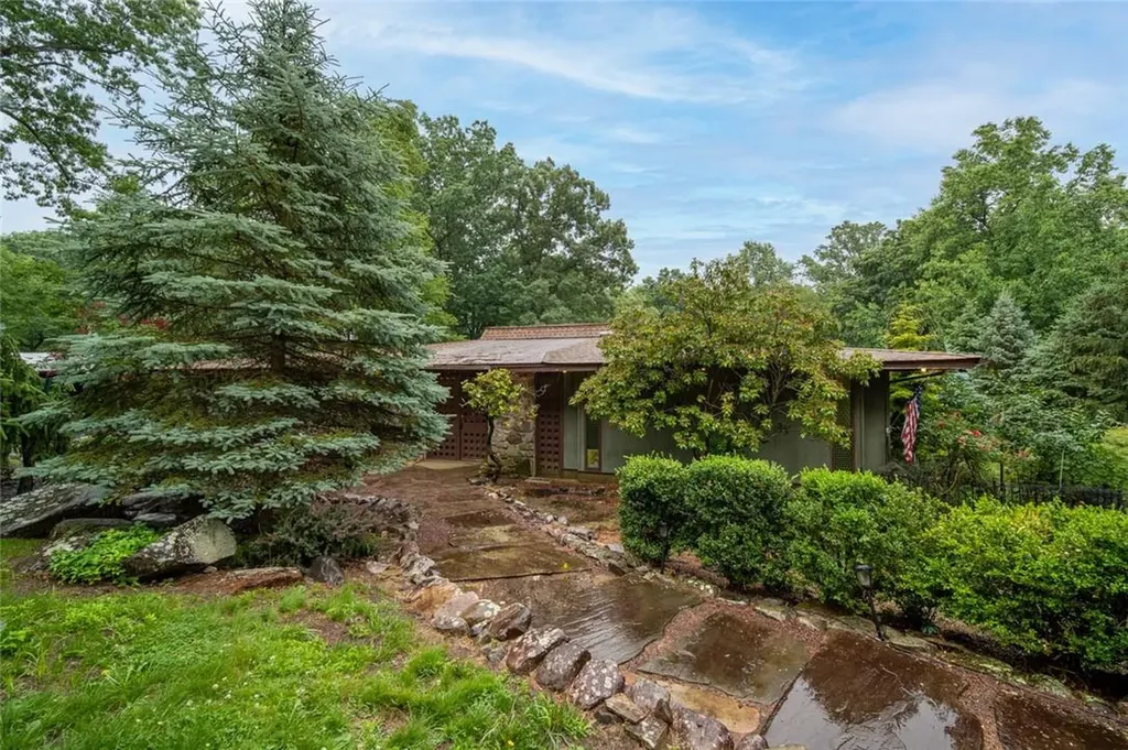28 Halley Drive Pomona NY 10970