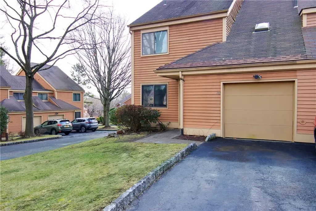 212 Treetop Crescent Rye Brook NY 10573