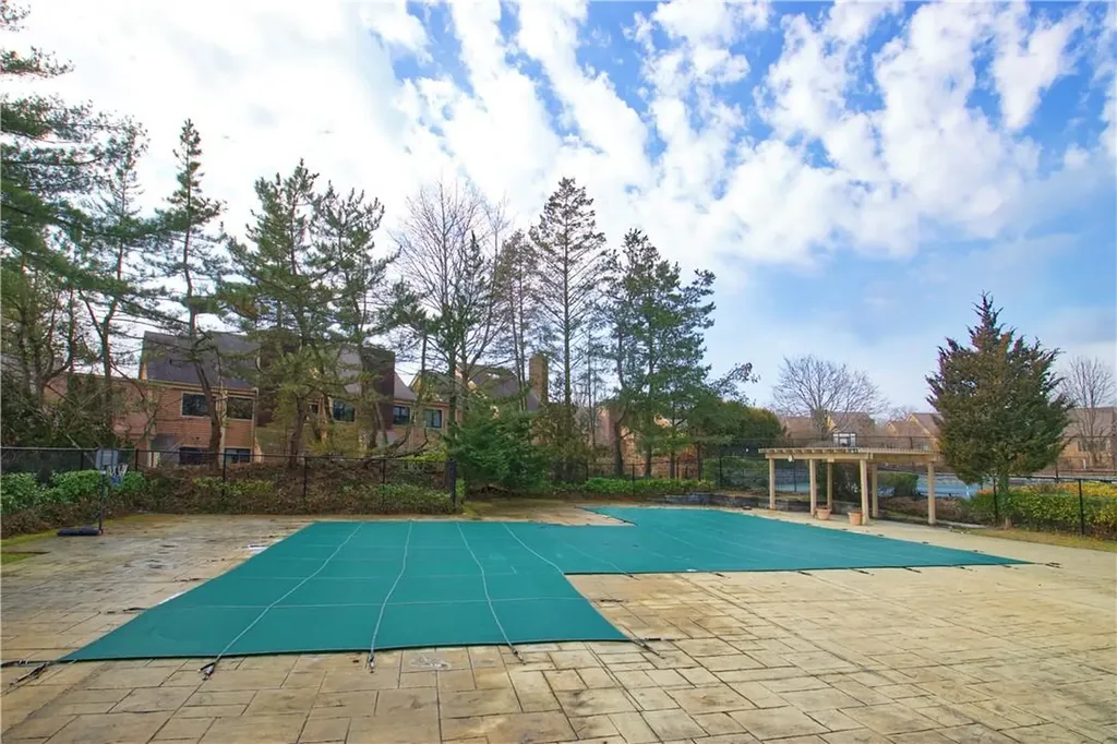 212 Treetop Crescent Rye Brook NY 10573