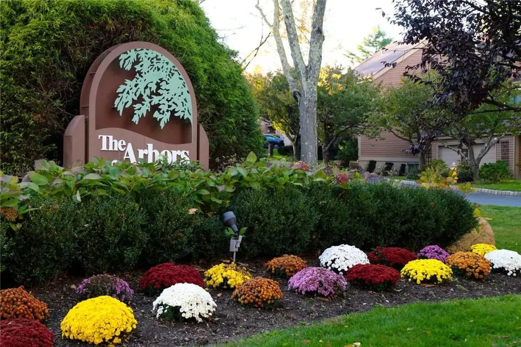 212 Treetop Crescent Rye Brook NY 10573