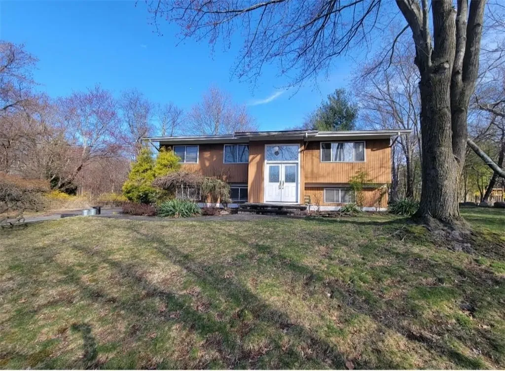 22 Smith Hill Road Airmont NY 10952