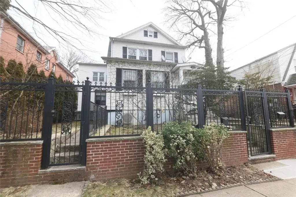 3926 Murdock Avenue Bronx NY 10466